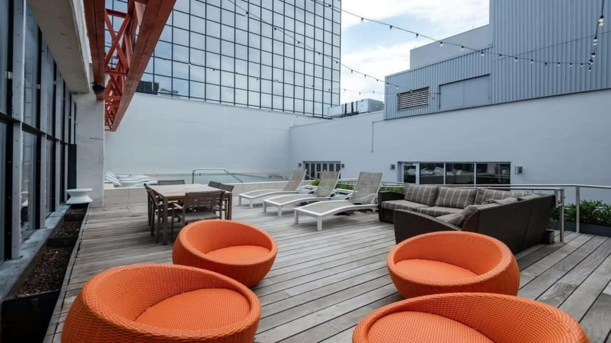 Cozysuites Two Condos With Sky Pool In Далас Екстериор снимка